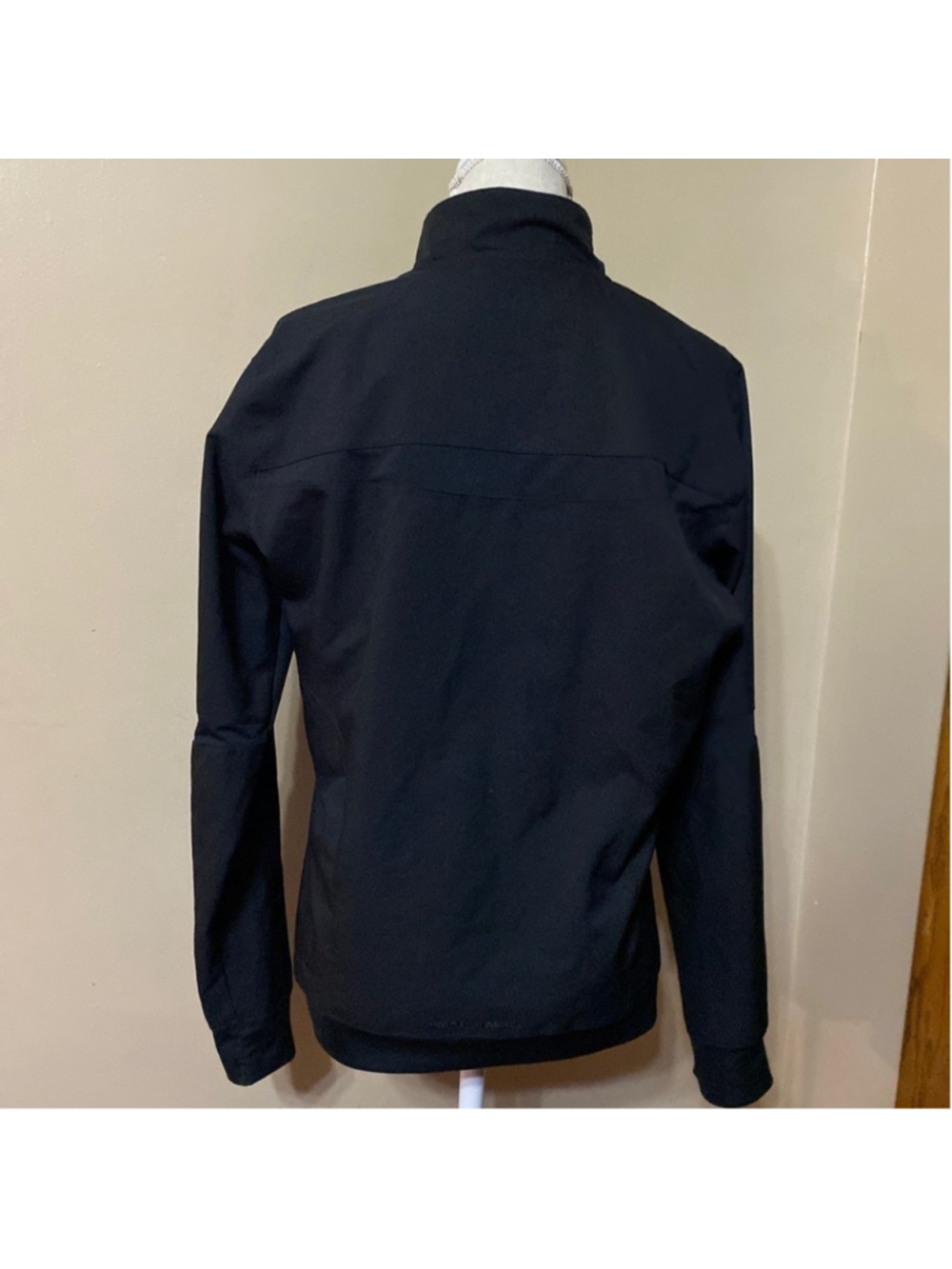 under Armour Nylon Jacket Black Full Zip Size MD. - Picture 4 of 10